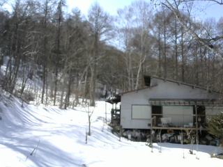長野県菅平高原 ゆたか山荘 西側(坂上) 2026/03/05 13:45