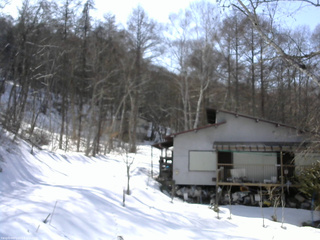 長野県菅平高原 ゆたか山荘 西側(坂上) 2026/03/05 14:15
