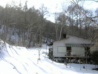 長野県菅平高原 ゆたか山荘 西側(坂上) 2026/03/05 15:00