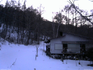 長野県菅平高原 ゆたか山荘 西側(坂上) 2026/03/05 18:00