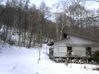 長野県菅平高原 ゆたか山荘 西側(坂上) 2026/03/06 11:00