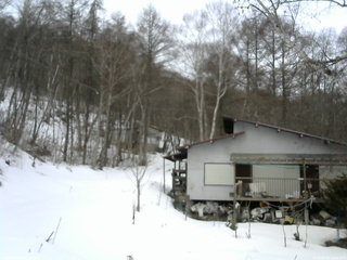 長野県菅平高原 ゆたか山荘 西側(坂上) 2026/03/06 12:00