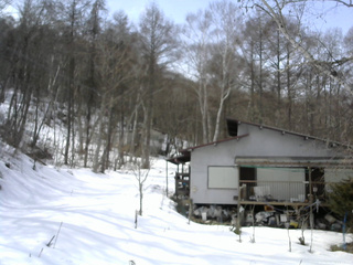 長野県菅平高原 ゆたか山荘 西側(坂上) 2026/03/06 12:45