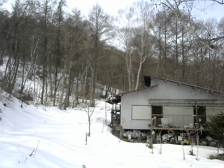 長野県菅平高原 ゆたか山荘 西側(坂上) 2026/03/06 13:00