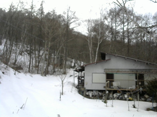 長野県菅平高原 ゆたか山荘 西側(坂上) 2026/03/06 15:15