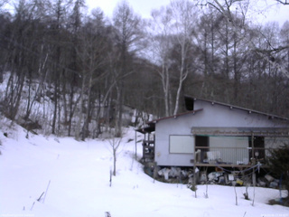 長野県菅平高原 ゆたか山荘 西側(坂上) 2026/03/06 17:30