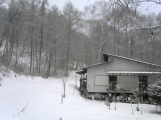 長野県菅平高原 ゆたか山荘 西側(坂上) 2026/03/07 08:00