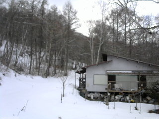 長野県菅平高原 ゆたか山荘 西側(坂上) 2026/03/07 12:45