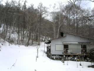 長野県菅平高原 ゆたか山荘 西側(坂上) 2026/03/07 13:15
