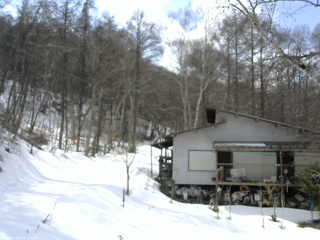 長野県菅平高原 ゆたか山荘 西側(坂上) 2026/03/07 14:00