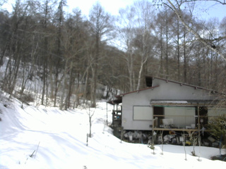長野県菅平高原 ゆたか山荘 西側(坂上) 2026/03/07 14:15