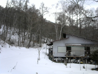 長野県菅平高原 ゆたか山荘 西側(坂上) 2026/03/07 15:00
