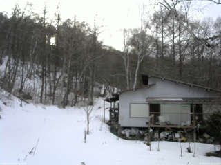 長野県菅平高原 ゆたか山荘 西側(坂上) 2026/03/07 16:15