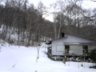 長野県菅平高原 ゆたか山荘 西側(坂上) 2026/03/07 17:00