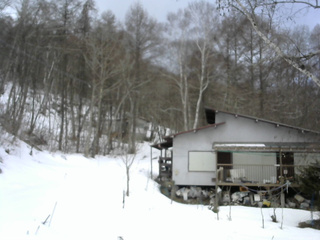 長野県菅平高原 ゆたか山荘 西側(坂上) 2026/03/08 10:00