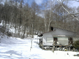 長野県菅平高原 ゆたか山荘 西側(坂上) 2026/03/08 11:00