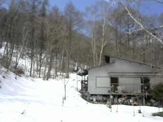 長野県菅平高原 ゆたか山荘 西側(坂上) 2026/03/08 12:30