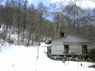 長野県菅平高原 ゆたか山荘 西側(坂上) 2026/03/08 12:45