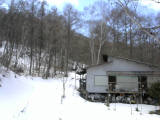 長野県菅平高原 ゆたか山荘 西側(坂上) 2026/03/08 13:00