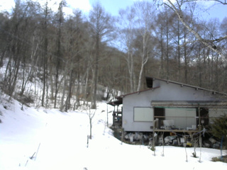 長野県菅平高原 ゆたか山荘 西側(坂上) 2026/03/08 13:15