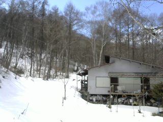 長野県菅平高原 ゆたか山荘 西側(坂上) 2026/03/08 13:45