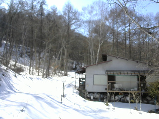 長野県菅平高原 ゆたか山荘 西側(坂上) 2026/03/08 14:15
