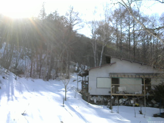 長野県菅平高原 ゆたか山荘 西側(坂上) 2026/03/08 15:30