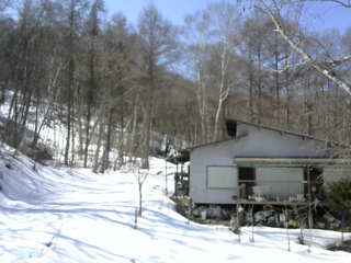 長野県菅平高原 ゆたか山荘 西側(坂上) 2026/03/09 12:15