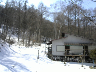 長野県菅平高原 ゆたか山荘 西側(坂上) 2026/03/09 13:45
