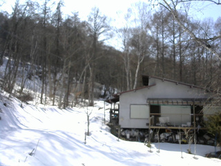 長野県菅平高原 ゆたか山荘 西側(坂上) 2026/03/09 14:15