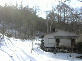 長野県菅平高原 ゆたか山荘 西側(坂上) 2026/03/09 15:00