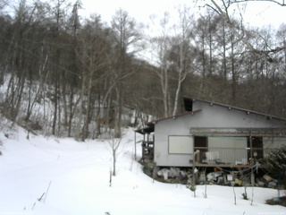 長野県菅平高原 ゆたか山荘 西側(坂上) 2026/03/10 12:00