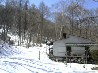 長野県菅平高原 ゆたか山荘 西側(坂上) 2026/03/11 12:45