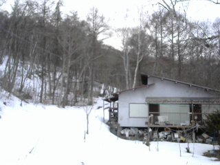 長野県菅平高原 ゆたか山荘 西側(坂上) 2026/03/11 17:15