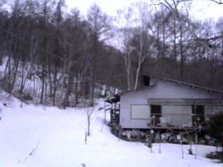 長野県菅平高原 ゆたか山荘 西側(坂上) 2026/03/11 17:45