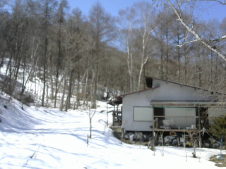 長野県菅平高原 ゆたか山荘 西側(坂上) 2026/03/12 12:00