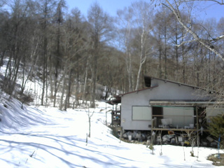 長野県菅平高原 ゆたか山荘 西側(坂上) 2026/03/12 12:45