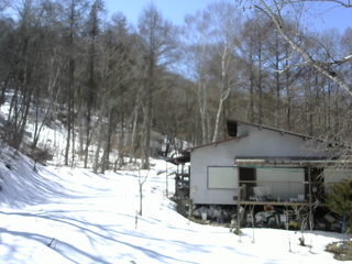 長野県菅平高原 ゆたか山荘 西側(坂上) 2026/03/12 13:00