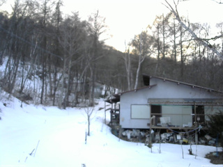 長野県菅平高原 ゆたか山荘 西側(坂上) 2026/03/12 17:30