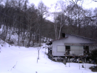 長野県菅平高原 ゆたか山荘 西側(坂上) 2026/03/12 17:45