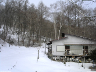 長野県菅平高原 ゆたか山荘 西側(坂上) 2026/03/13 08:15