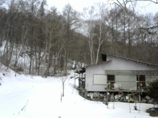 長野県菅平高原 ゆたか山荘 西側(坂上) 2026/03/13 10:00