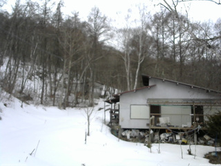 長野県菅平高原 ゆたか山荘 西側(坂上) 2026/03/13 12:00