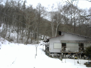 長野県菅平高原 ゆたか山荘 西側(坂上) 2026/03/13 12:15