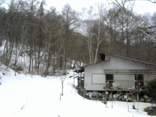 長野県菅平高原 ゆたか山荘 西側(坂上) 2026/03/13 13:15