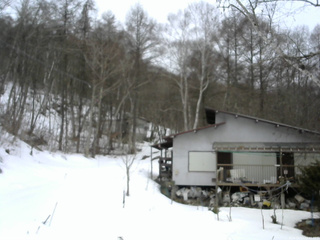 長野県菅平高原 ゆたか山荘 西側(坂上) 2026/03/13 13:45