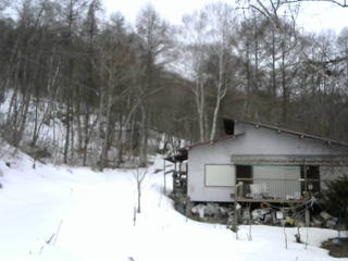 長野県菅平高原 ゆたか山荘 西側(坂上) 2026/03/13 15:45