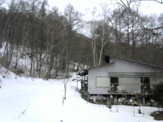 長野県菅平高原 ゆたか山荘 西側(坂上) 2026/03/13 16:00