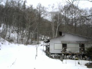 長野県菅平高原 ゆたか山荘 西側(坂上) 2026/03/13 16:15
