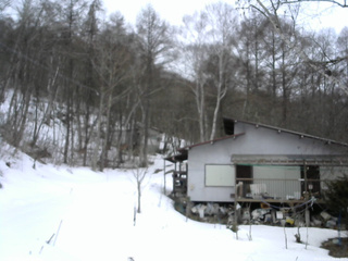 長野県菅平高原 ゆたか山荘 西側(坂上) 2026/03/13 16:45
